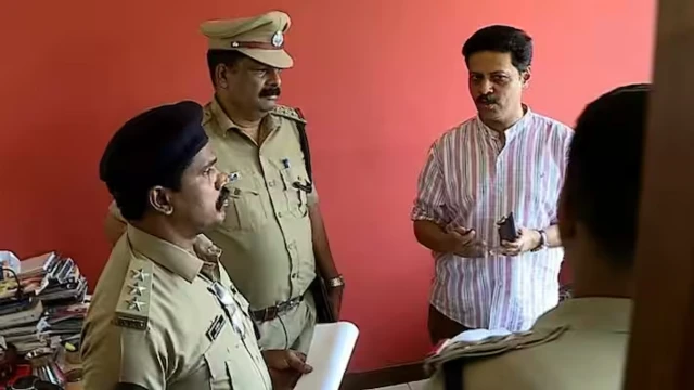 एशियानेट के दफ़्तर में पुलिस
