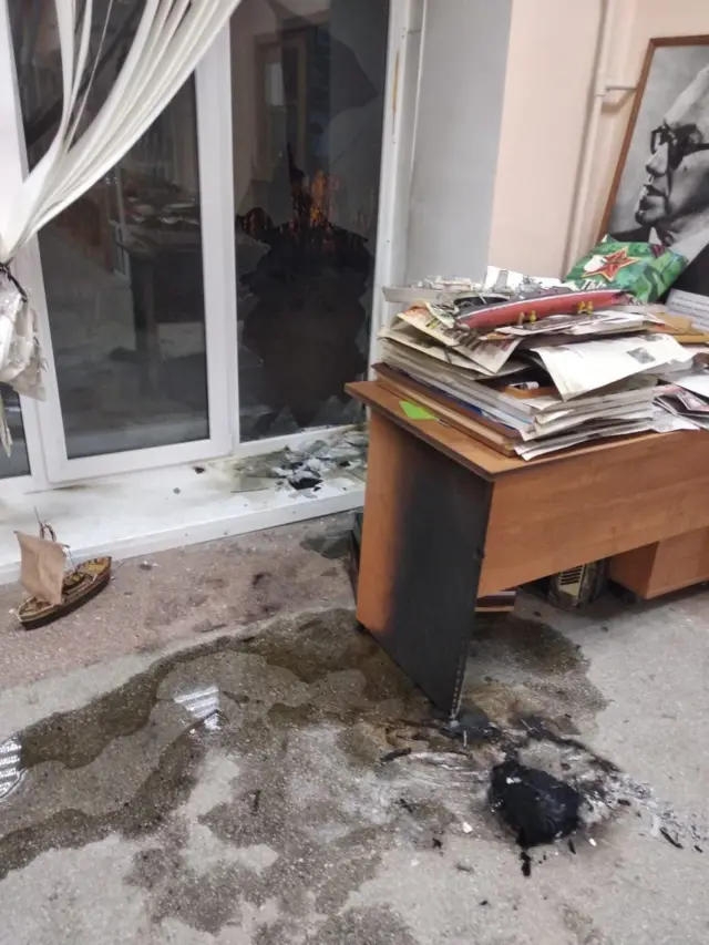 разбитое стекло