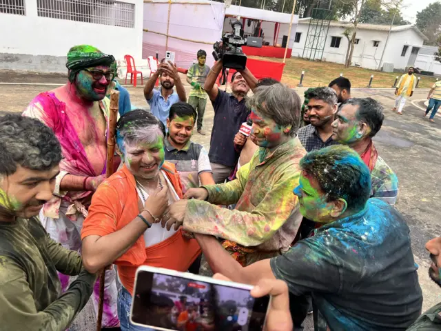 होली के रंग में डूबे तेजप्रताप