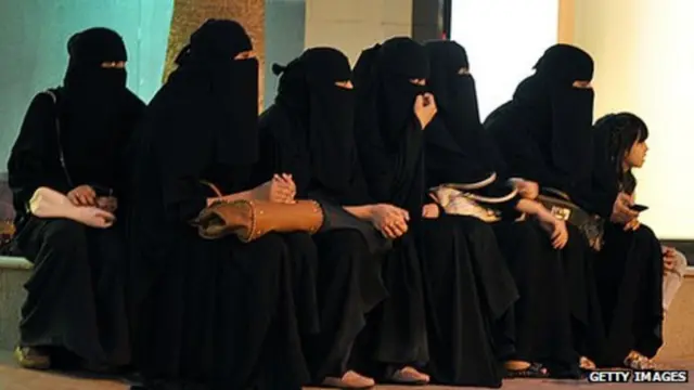 Hoton mata da abaya