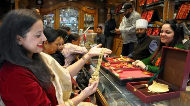 ਸੋਨੇ ਦੇ ਗਹਿਣਿਆਂ ਦੀ ਵਿਕਰੀ
