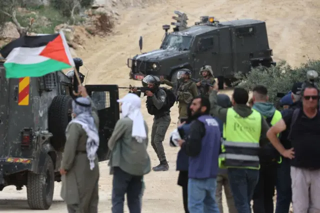 إصابة 121 فلسطينيا خلال مواجهات مع الجيش الإسرائيلي شمال الضفة الغربية