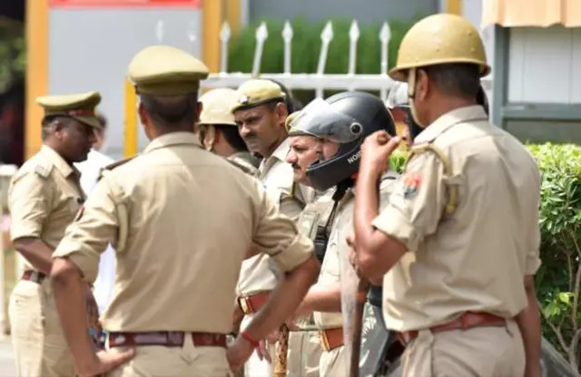 పోలీసులు