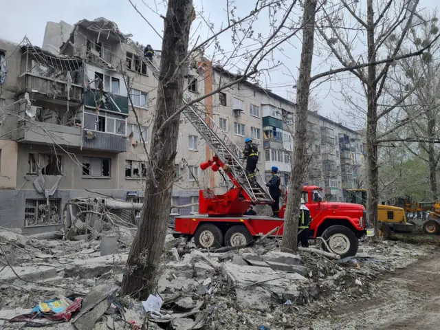 Павел Кириленко опубликовал фотографии последствий ударов в своем фейсбуке