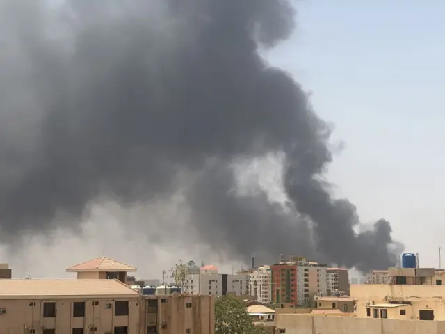 يزعم كل طرف أنه يسيطر على المنشآت الرئيسية