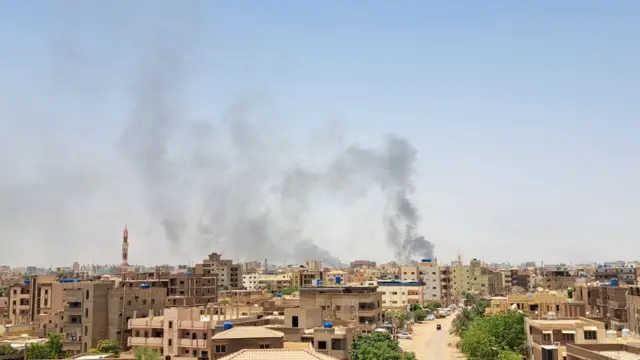 قوات الدعم السريع تعلن سيطرتها على مطار الخرطوم الدولي والقصر الجمهوري والجيش ينفي