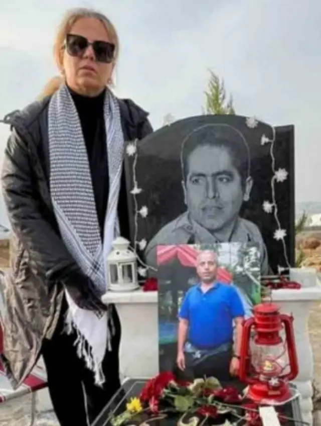 عکس رادا بر مزار برادرش