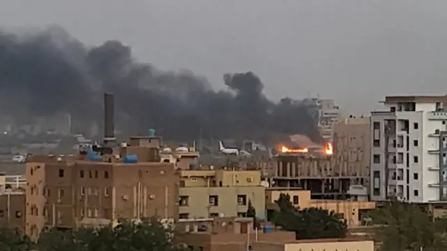 دخان يتصاعد