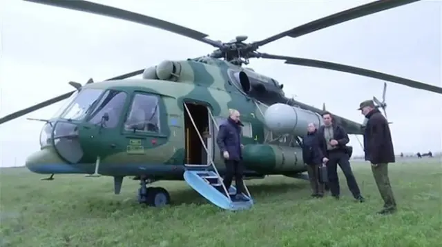 Путин прилетел в ЛНР на вертолете