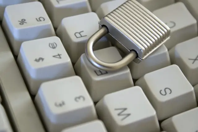 قفل مفتاح على لوحة مفاتيح الكمبيوتر