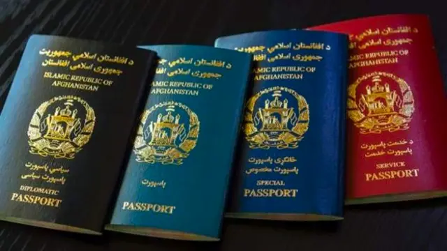 گذرنامههای دولت پیشین افغانستان هنوز استفاده میشوند