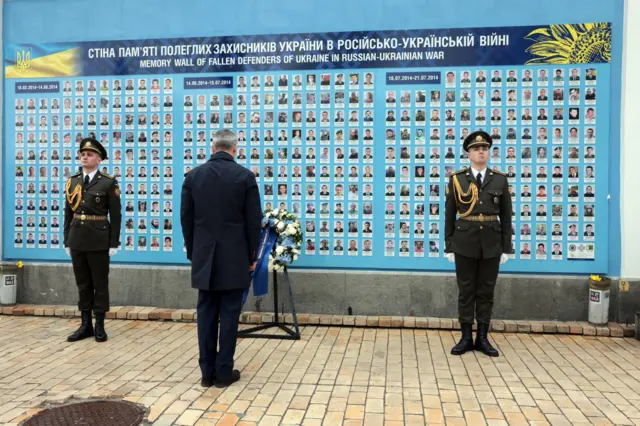 Генсек НАТО также почтил память погибших на войне