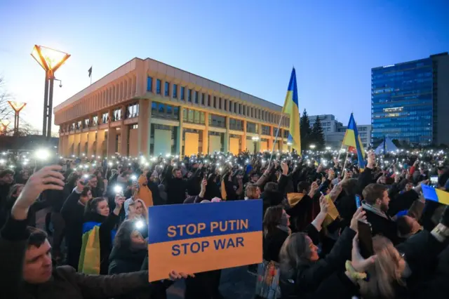 Демонстрация в поддержку Украины около парламента Литвы в Вильнюсе