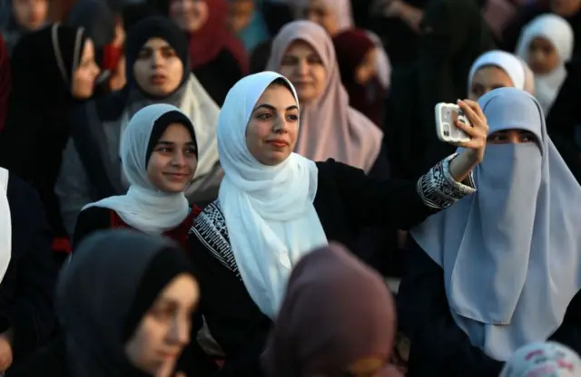 Ndị Palestine gara ekpere Eid al-Fitr n’ụtụtụ n’obodo Gaza.