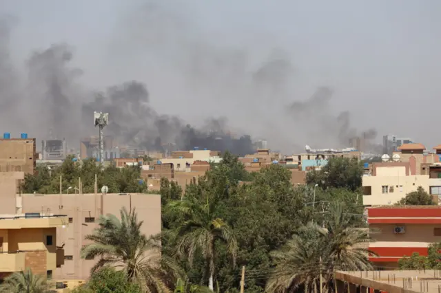 وزارة الخارجية الفرنسية تعلن أن باريس بدأت عملية إجلاء لمواطنيها وبعثتها الدبلوماسية من السودان