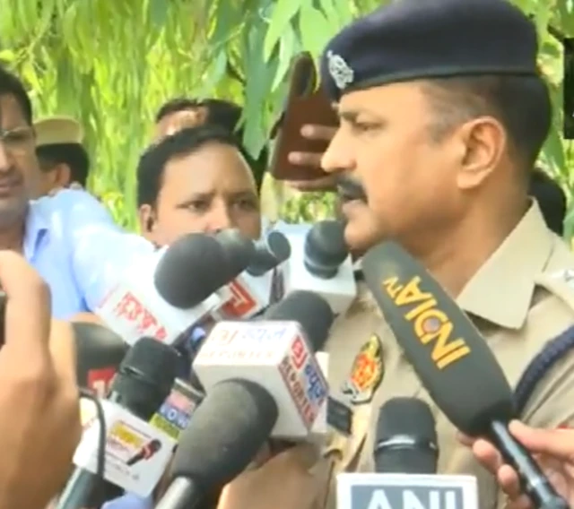 पुलिस अधिकारी