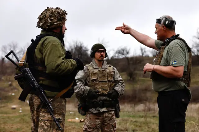 Иностранные инструкторы тренируют украинских военных