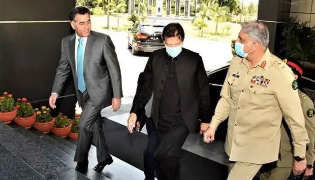 عمران خان، باجوہ، فیض
