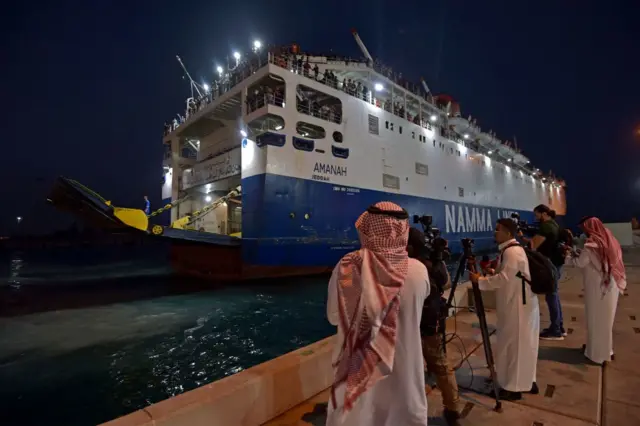 وصول الباخرة إلى جدة