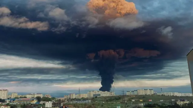 взрыв на фоне города