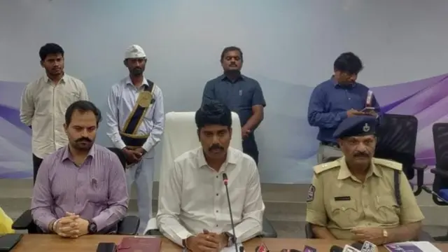 మీడియాతో మాట్లాడుతున్న వికారాబాద్ కలెక్టర్ నారాయణరెడ్డి