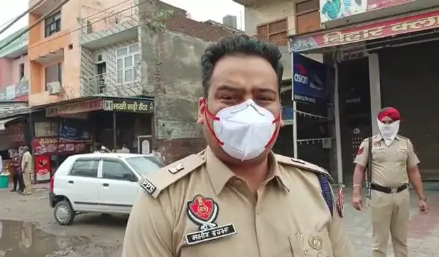 पुलिस अधिकारी