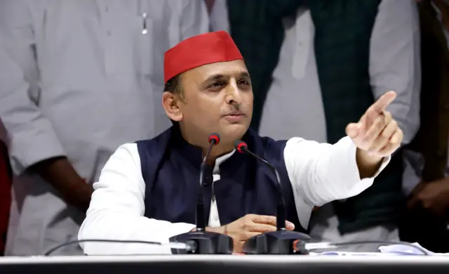 समाजवादी पार्टी के अध्यक्ष अखिलेश यादव