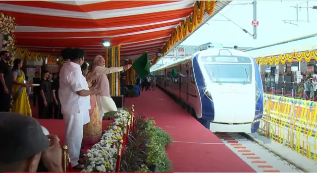 సికింద్రాబాద్ నుంచి తిరుపతి వెళ్లే వందేభారత్ ఎక్స్‌ప్రెస్‌ను ప్రధాని మోదీ ప్రారంభించారు.