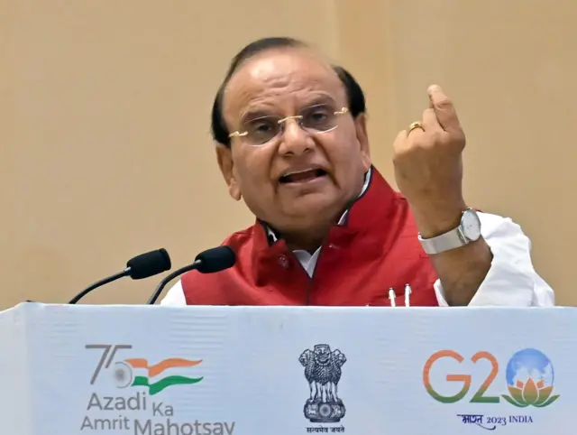 वीके सक्सेना