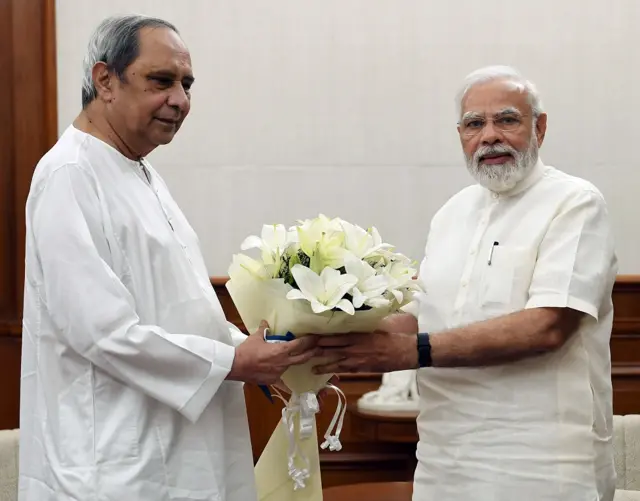 नवीन पटनायक और पीएम मोदी की फाइल फोटो