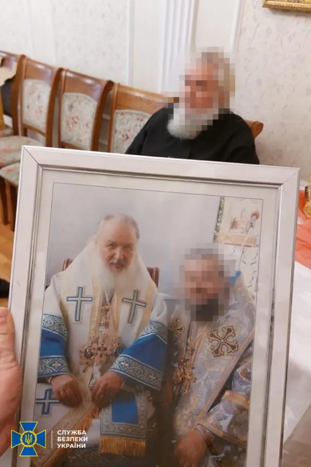 СБУ провела у Иоасафа обыск и в числе прочего обнаружила его фотографию с патриархом Кириллом