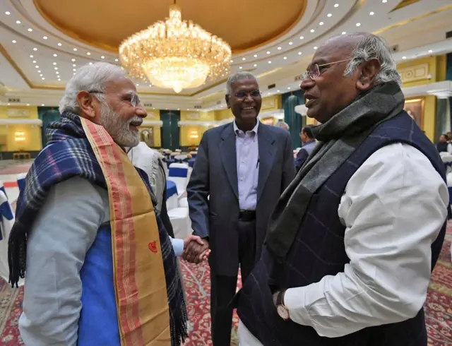 प्रधानमंत्री नरेंद्र मोदी और कांग्रेस अध्यक्ष मल्लिकार्जुन खड़गे की फ़ाइल फ़ोटो