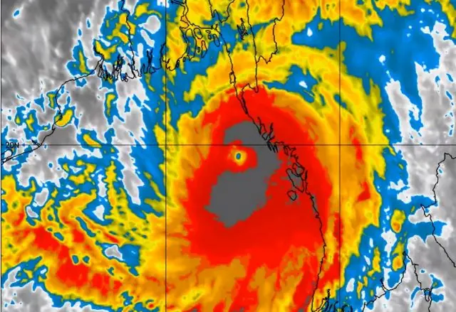 ভূমিতে উঠে আসছে ঘূর্ণিঝড় মোখা