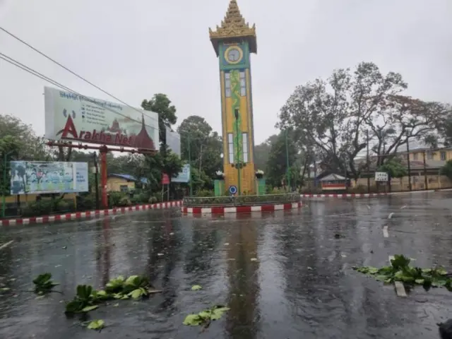 মিয়ানমারের একটি জায়গায় বৃষ্টি হচ্ছে।