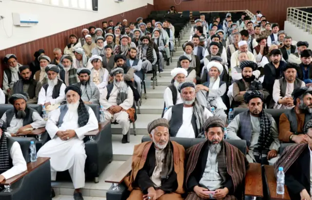 افراد محلی در کنفرانس مطبوعاتی حضور داشتند