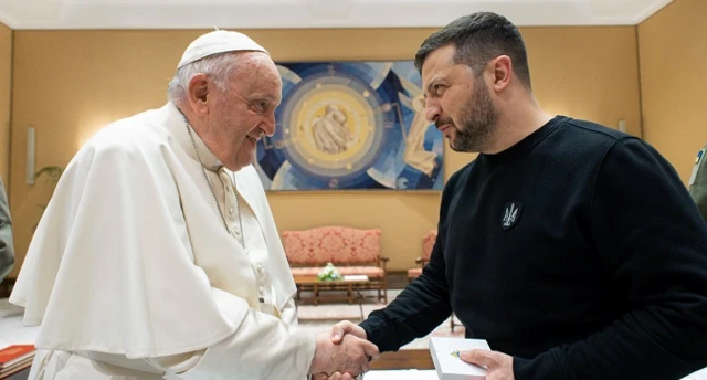 Pope Francis na  Volodymyr Zelensky