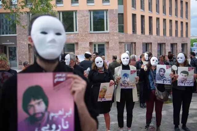 تجمع در اعتراض به موج تازه‌ اعدام‌ها در ایران در مقابل وزارت خارجه آلمان