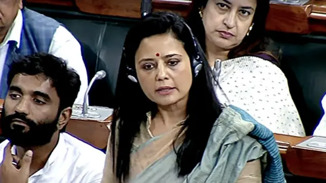 महुआ मोइत्रा का आरोप