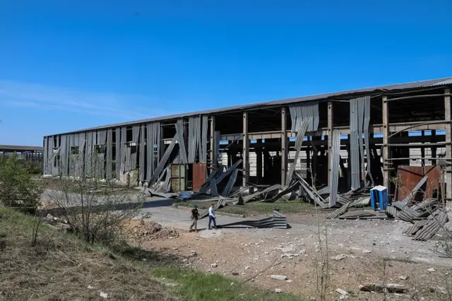 Пострадавшее промышленное здание в Одессе