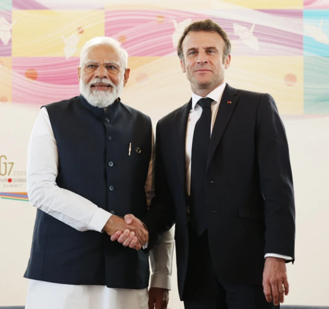 पीएम मोदी और फ़्रांस के राष्ट्रपति इमैनुएल मैक्रों