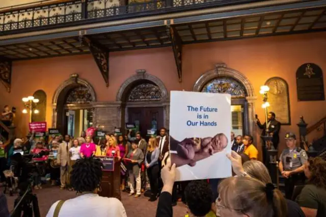 Gobol kamid ah Mareykanka oo mamnuucay ilmo iskasoorididda