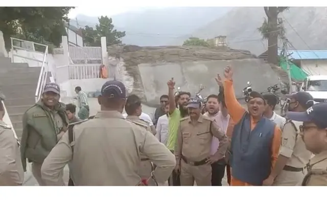 भाजपा कार्यकर्ताओं का प्रदर्शन