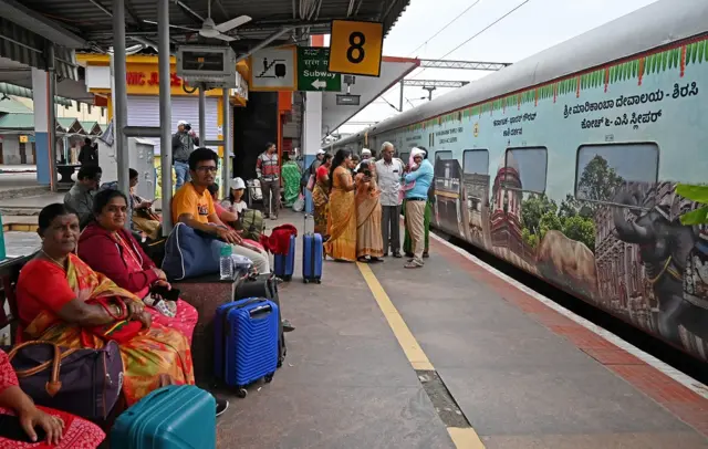 रेल यातायात