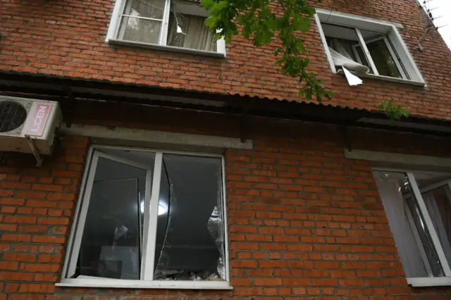 выбитые окна домов