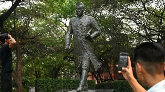 नेहरू