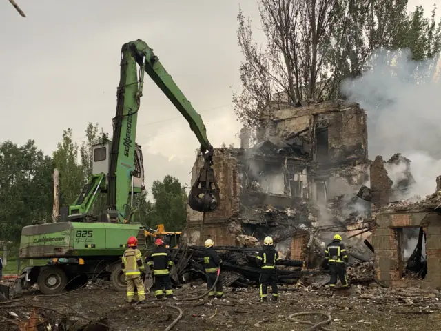 разрушенное здание