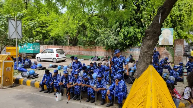 जंतर मंतर पर पुलिस बल और अर्द्धसैनिक बलों की भारी तैनाती की गई है.