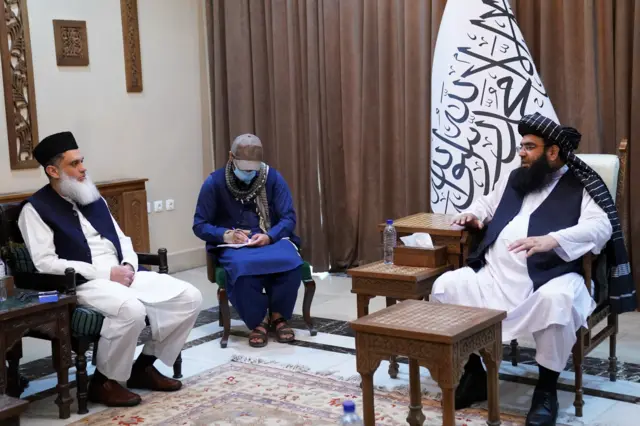 دیدار سفیر پاکستان و نخست وزیر طالبان