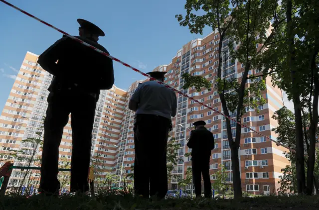 Дом в Москве. в который врезался дрон