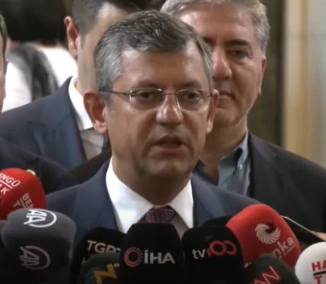 özgür özel